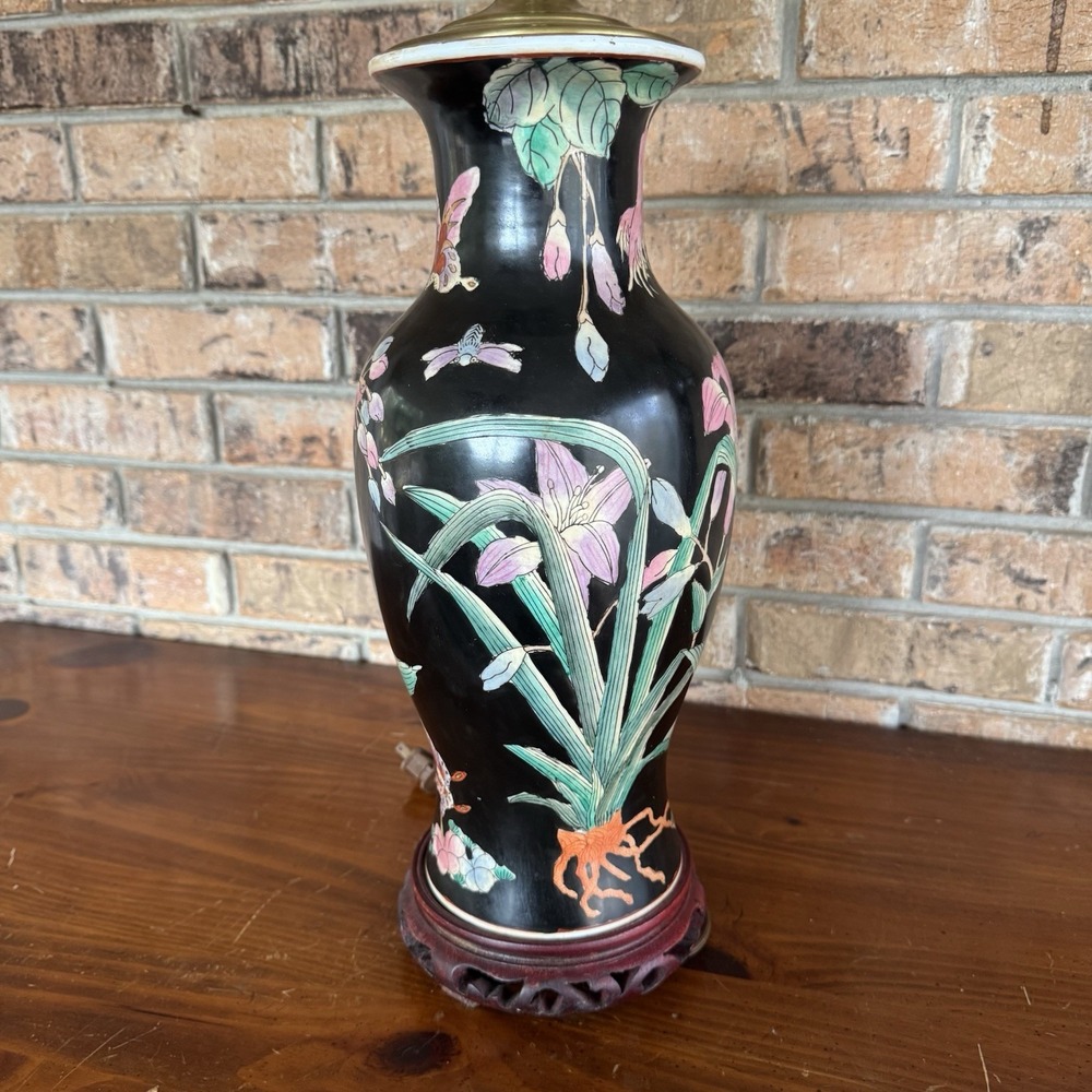 Vintage Famille Noire Style Asian Water Lily Black Floral Porcelain Brass Lamp - Picture 4 of 15
